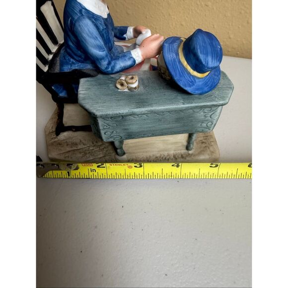 Vintage 1981 Norman Rockwell Porcelain Figure - Mending the Flag - Picture 11 of 12